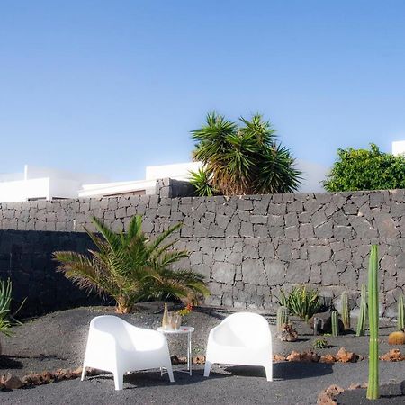 El Jardin De Juanita - Rooms Playa Blanca  Exterior photo