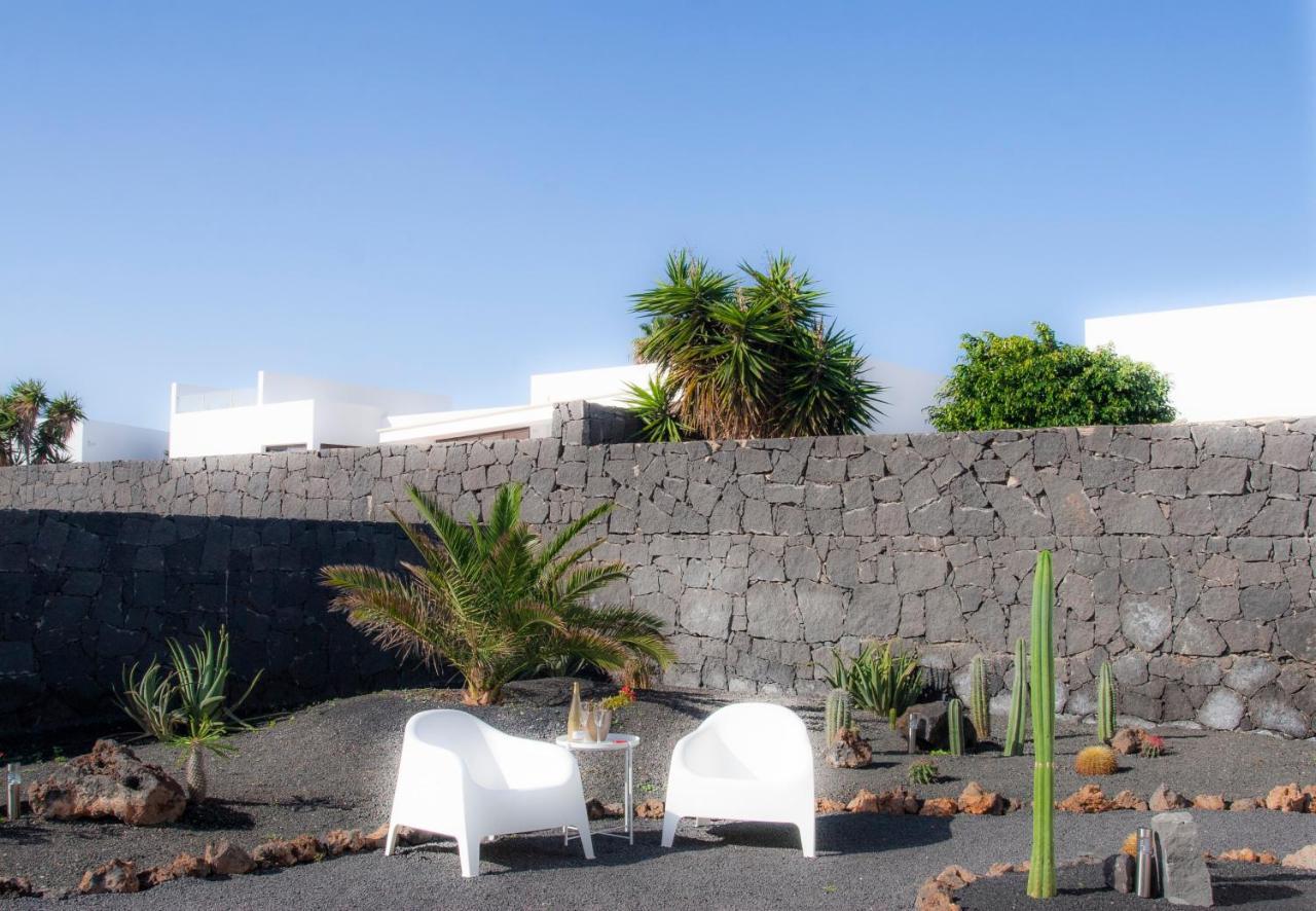 El Jardin De Juanita - Rooms Playa Blanca  Exterior photo